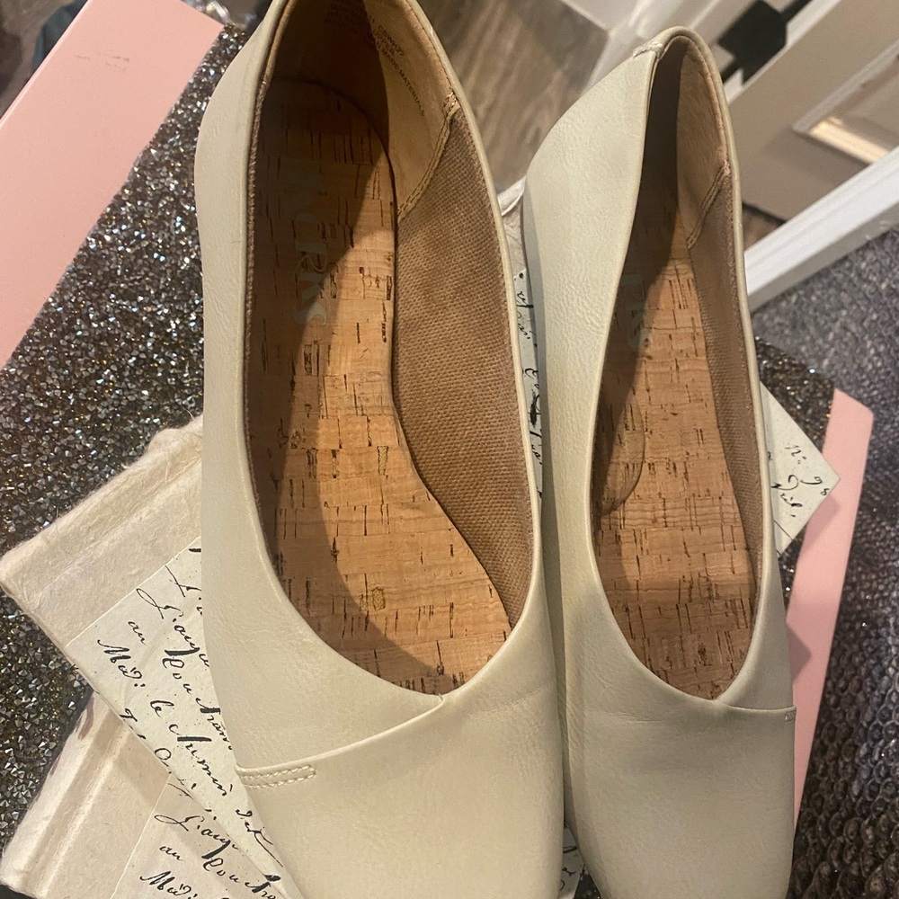 Korks by Kork Ease Off White Beige Penelope Flats 7.5.  WORN ONCE - Picture 8 of 9